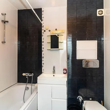 Cosy 2 Bedroom At An Excellent Location