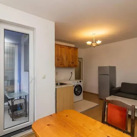 Lägenhet Cosy 2 Bedroom At An Excellent Location *